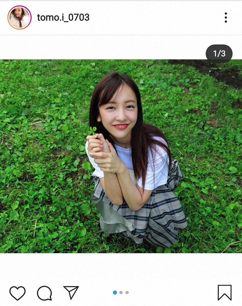 【画像・写真】板野友美　四つ葉のクローバー発見「嬉しくなっちゃう」、笑顔の写真に「29歳に見えない」「かわいい」