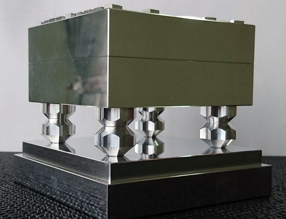 【画像・写真】藤井フィーバーが町工場を救う　ジュラルミン製「極小将棋セット」脚光浴びる