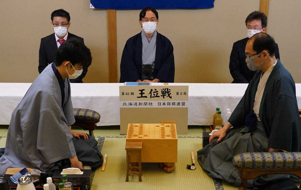 【画像・写真】木村王位vs藤井七段　王位戦第2局が開局