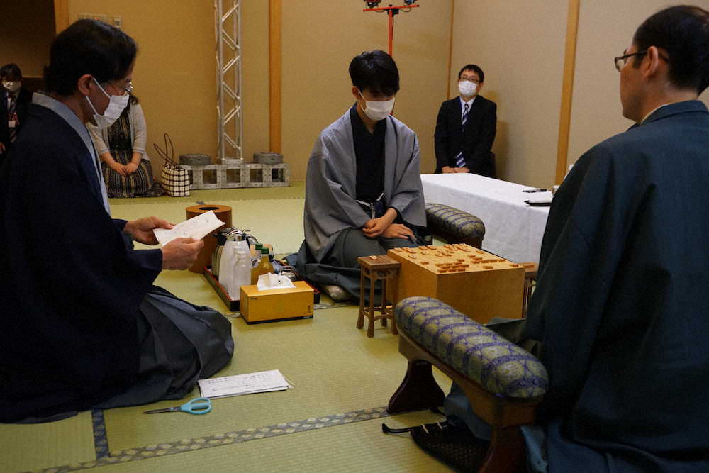 【画像・写真】藤井七段の封じ手1通を販売　売上金をチャリティーに　王位戦第2局第2日スタート