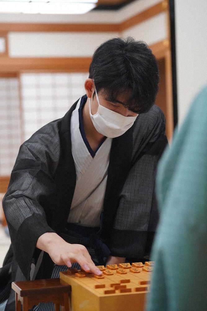藤井新棋聖 今後はどうなる 無冠棋士との対局では 上座 収入もアップ スポニチ Sponichi Annex 芸能