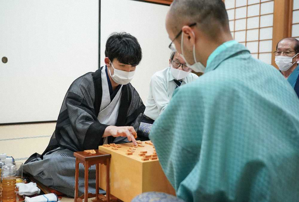 【画像・写真】藤井聡太七段、最年少タイトル獲得！棋聖戦第4局で渡辺棋聖下す