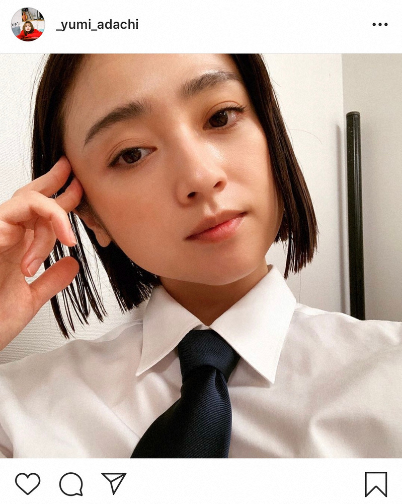 【画像・写真】安達祐実　真顔のネクタイ姿にファン「かわカッコいい」「ハンサム」「凛々しくてオトコマエ」