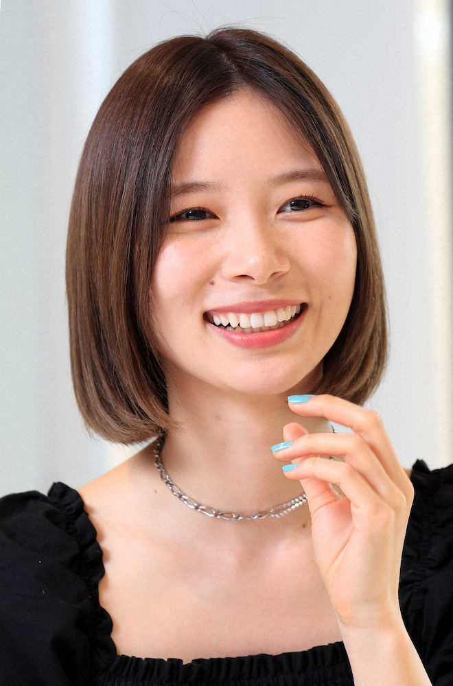 【画像・写真】スポニチのインタビューに答える朝日奈央（撮影・久冨木　修）