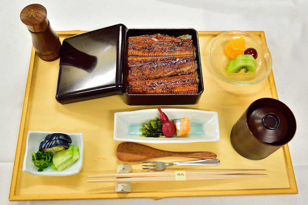 【画像・写真】藤井棋聖、勝負メシは「神戸牛すき鍋膳」、木村王位は「うな重膳」でスタミナ対決