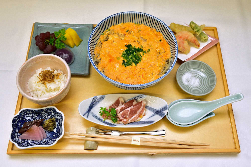 【画像・写真】藤井棋聖　第2日の勝負メシは「肉うどん膳」　木村王位は「玉子とじそば膳」