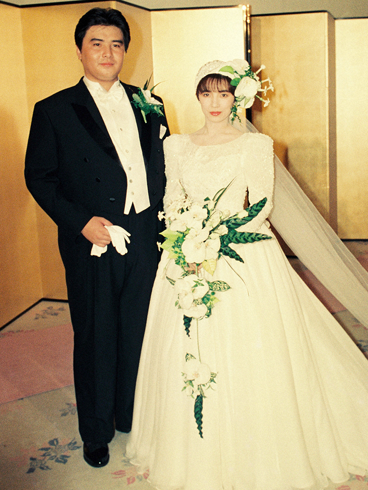 1987年10月、都内ホテルで挙式した渡辺徹（左）と榊原郁恵