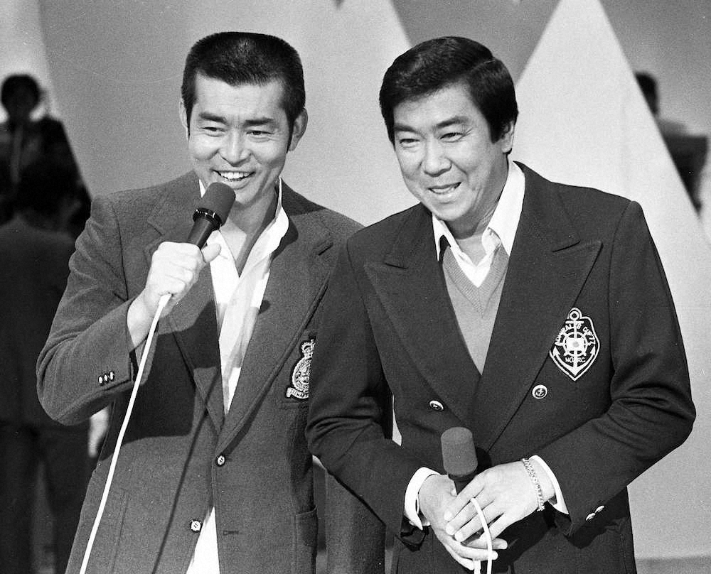 歌手でも人気を博した渡哲也さん（左）。82年には石原裕次郎さんと共演