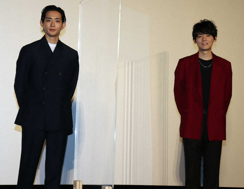 ダブル主演映画「リスタートはただいまのあとで」の公開記念舞台挨拶を行った竜星涼（左）と古川雄輝