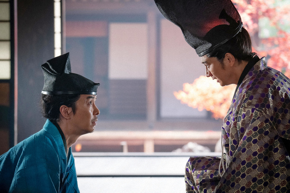 【画像・写真】大河ドラマ「麒麟がくる」第23話。明智光秀（長谷川博己、左）と足利義輝（向井理）（C）NHK