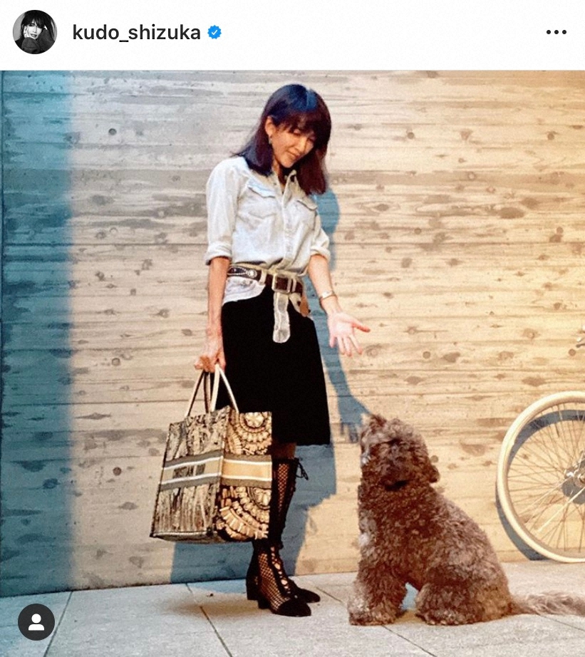 【画像・写真】工藤静香　15年前のスカート履きこなし反響「令和で着ても色褪せてない」「若く見えます」