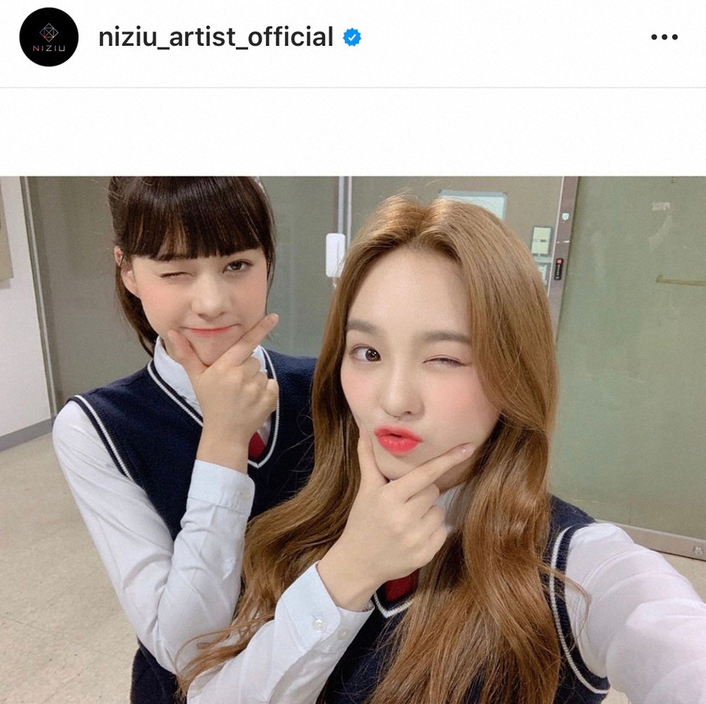 【画像・写真】NiziU、メンバーの制服姿公開しファン歓喜「ゆで卵みたいな肌の白さ」「尊い」