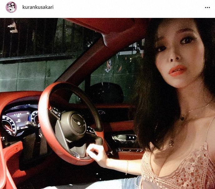 【画像・写真】母親らしい格好って何？　紅蘭、クレームに反論「胸元が見える服は着てはいけないのでしょうか？」