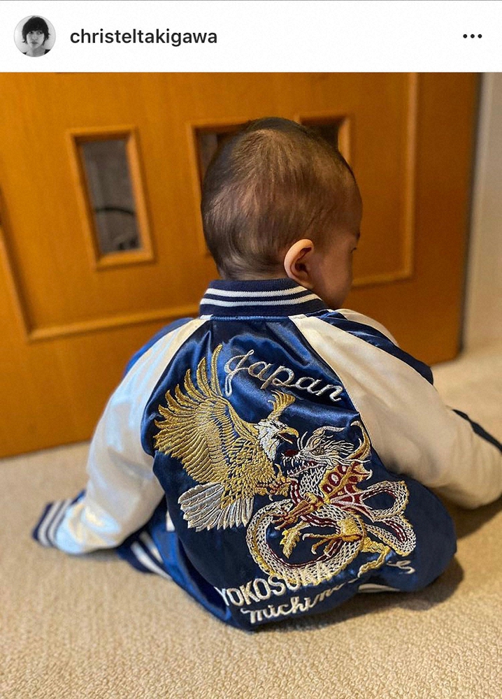 【画像・写真】滝川クリステル　8カ月長男のスカジャン姿公開「小進次郎だ！」「横顔がもうイケメン君」