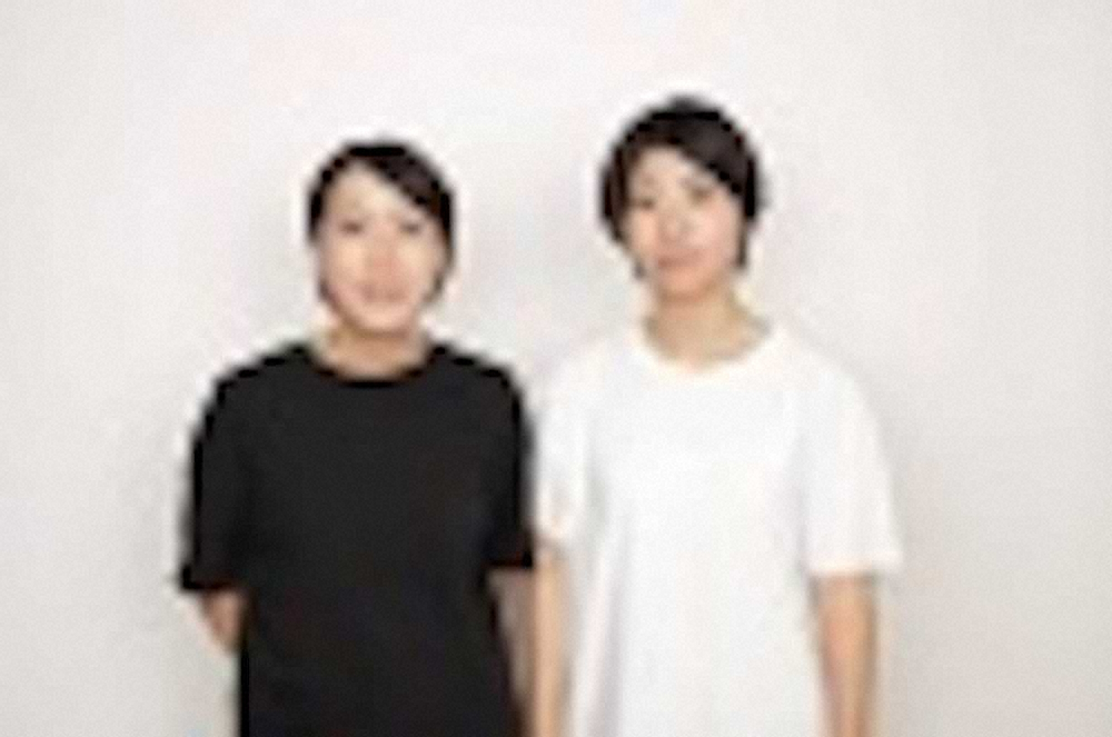 MBSラジオの新番組「Aマッソの両A面」で初冠番組をスタートする「Aマッソ」の村上愛（左）と加納愛子