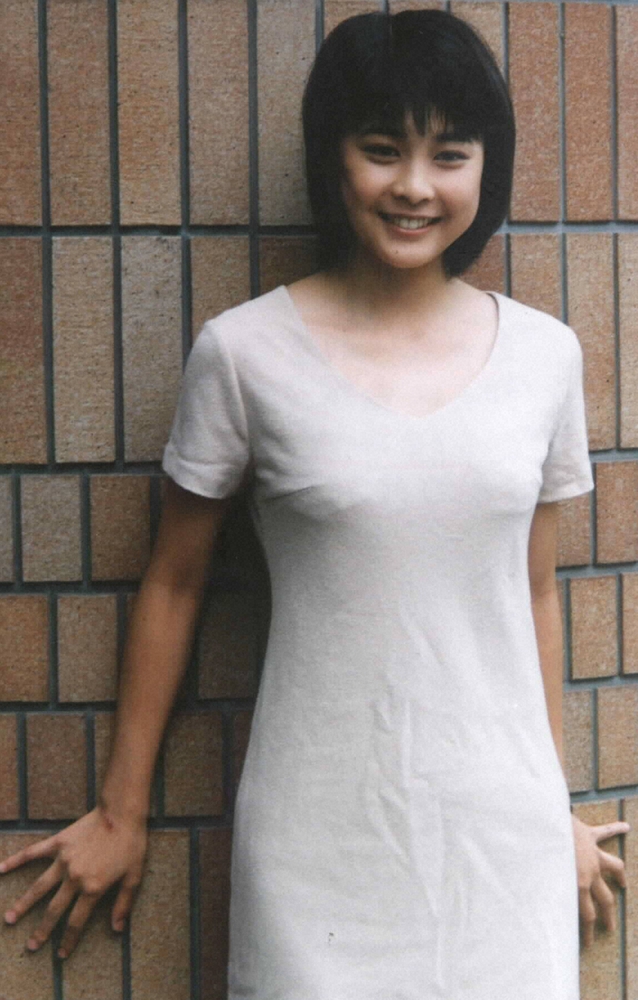 【画像・写真】デビュー直後、取材に答える竹内結子さん