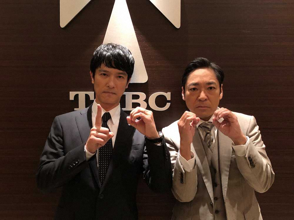 香川照之が「半沢直樹」の最終回放送開始前にツイッターに投稿した堺雅人（左）とのツーショット写真