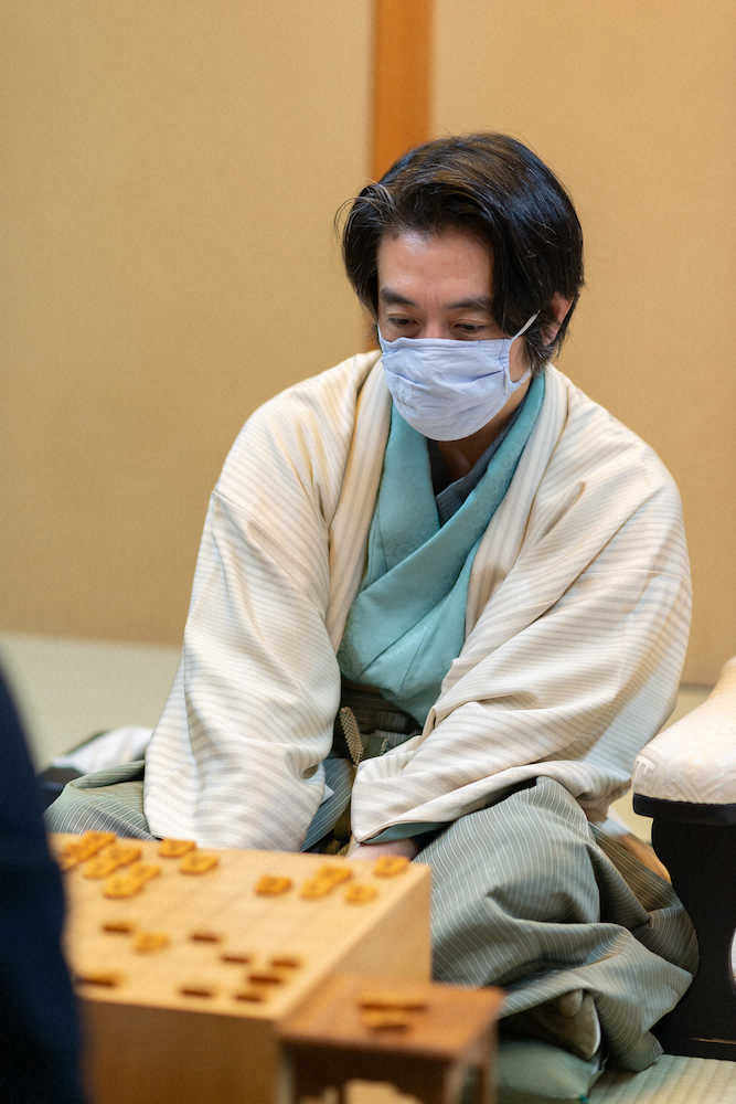 【画像・写真】将棋王座戦　永瀬が初防衛、久保九段とのフルセット激戦制す「いい結果を出せてよかった」
