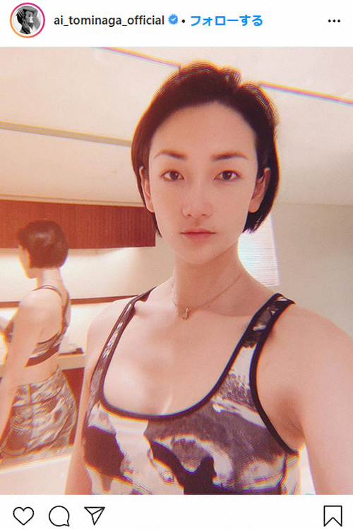 【画像・写真】冨永愛　鍛え上げられたスウェットスーツ姿にファン称賛「鎖骨まで美しい」「別格」