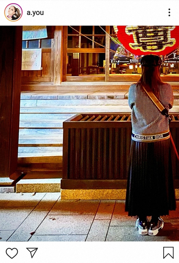【画像・写真】第2子妊娠中の浜崎あゆみ「チビ達の健康を祈って」神社でお祈りする姿