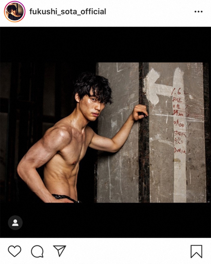 【画像・写真】福士蒼汰　鍛え上げられた上半身披露、ファン歓喜「バキバキ」「直視できません」