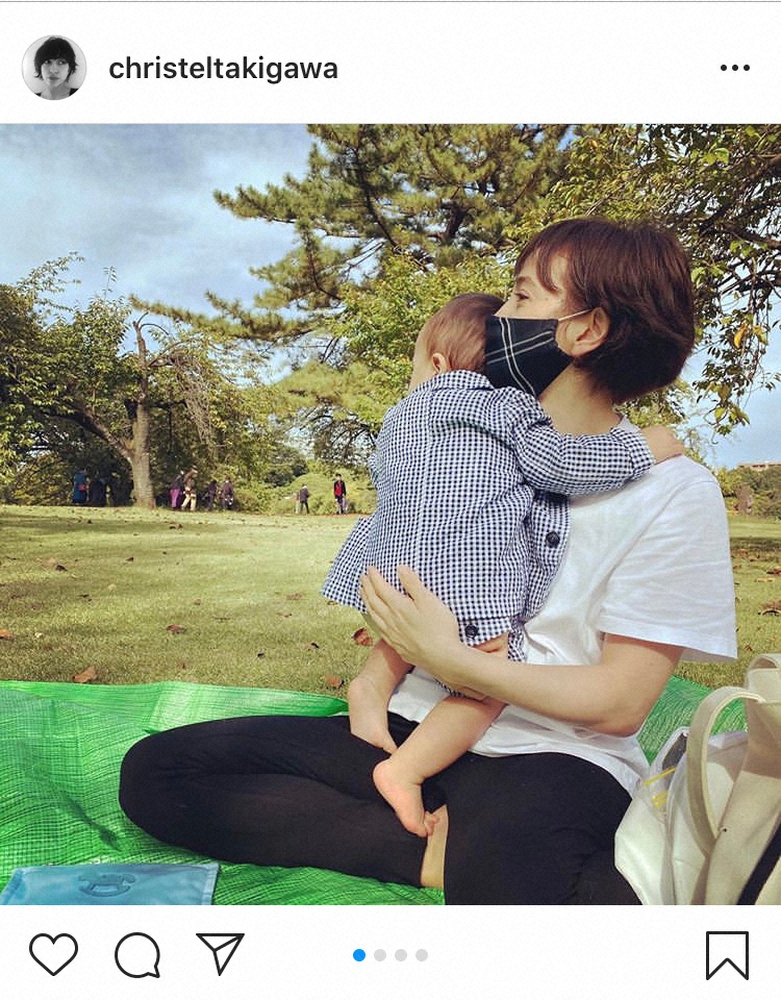 【画像・写真】滝川クリステル　9カ月長男と新宿御苑で“母子ショット”「可愛い！」「スクスクやね」