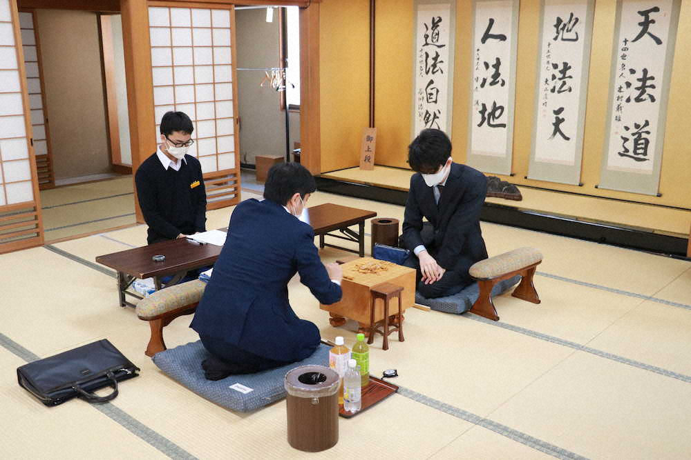 【画像・写真】藤井聡太2冠　村山慈明七段と対戦　戦型は横歩取り　第79期B級2組順位戦