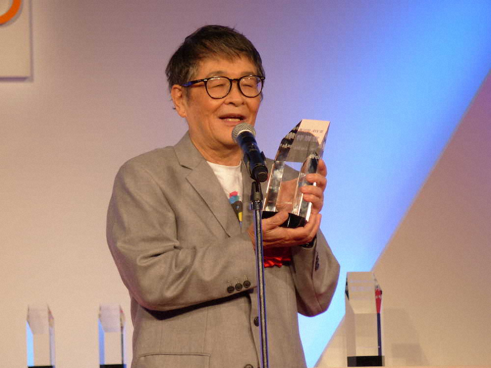 「第36回ATP賞」授賞式で特別賞を受賞した志村けんさんの代理で出席した仲本工事