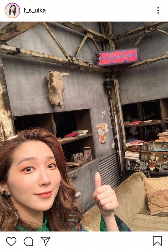 【画像・写真】ウイカ　スタジオセットに興奮＆記念写真　「女子メンタル」出演「本当に嬉しかった」