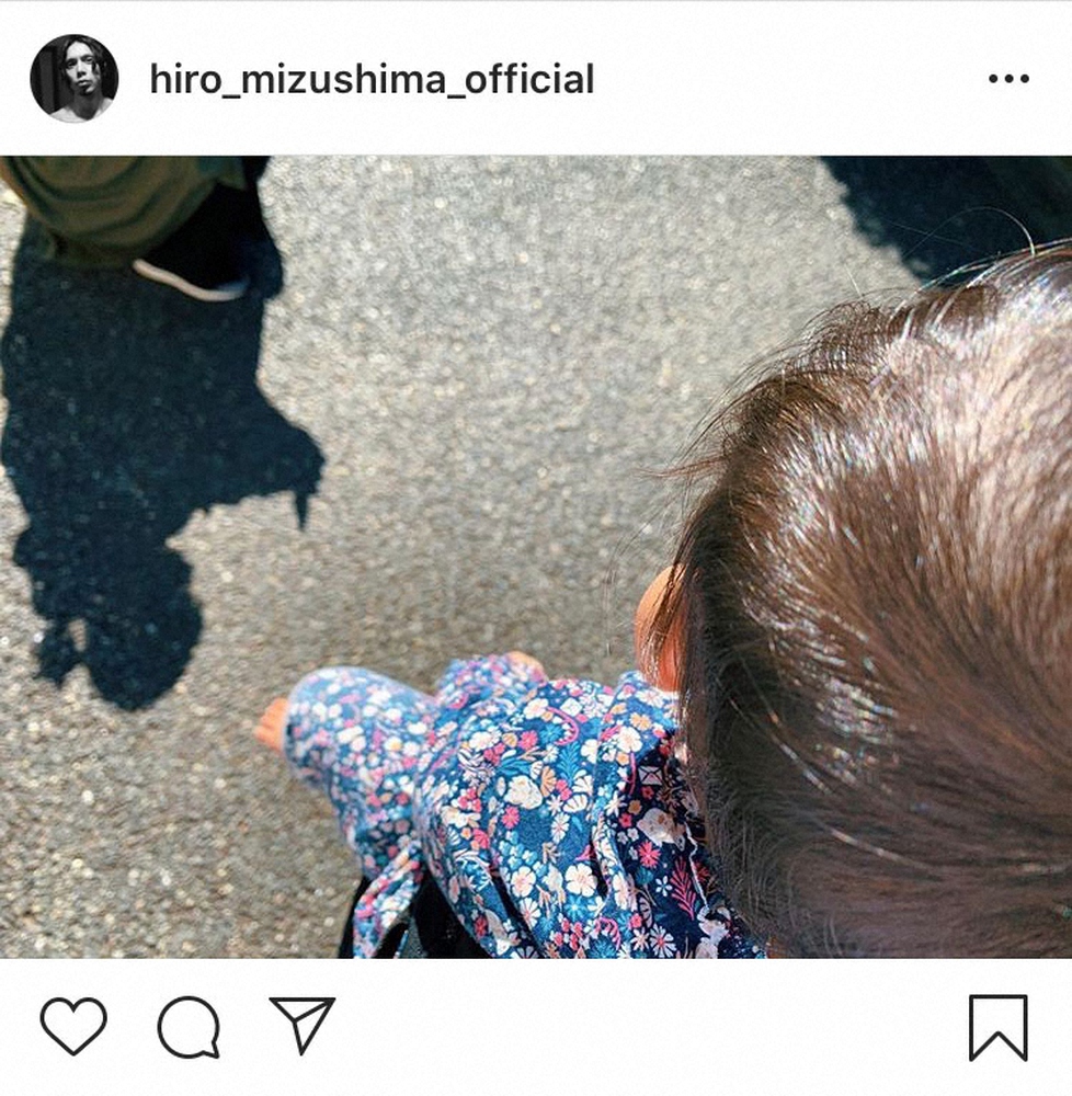 【画像・写真】水嶋ヒロ　微笑ましい「家族の1コマ」を公開「カンガルーの親子みたい」「癒される」