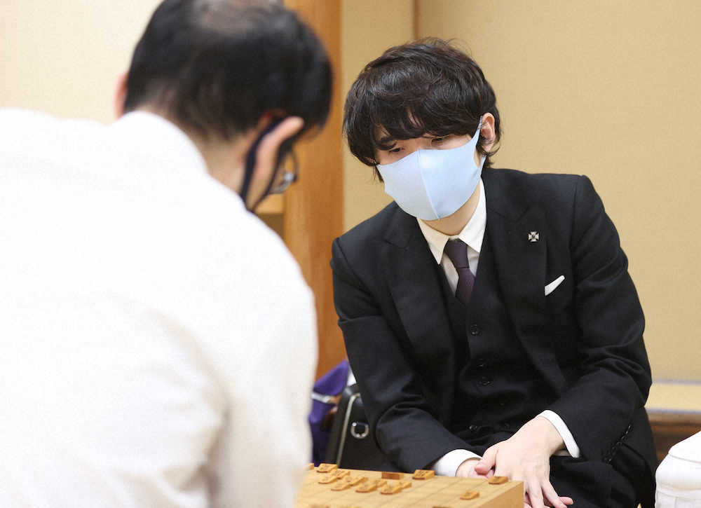 【画像・写真】佐藤天彦九段が初勝利　木村九段を寄せきる　王将挑戦者決定リーグ　