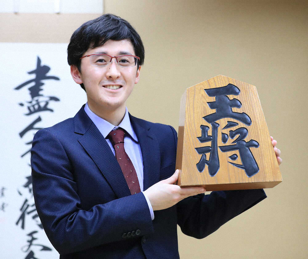 【画像・写真】“藤井を泣かせた男”現役最年少棋士・伊藤四段、デビュー戦は黒星