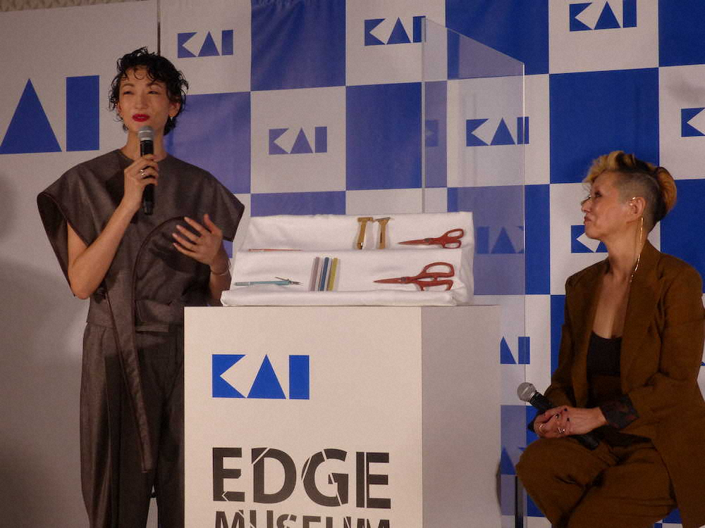 【画像・写真】夏木マリ＆冨永愛　紙でできた「未来の刃物」披露、商品化は？