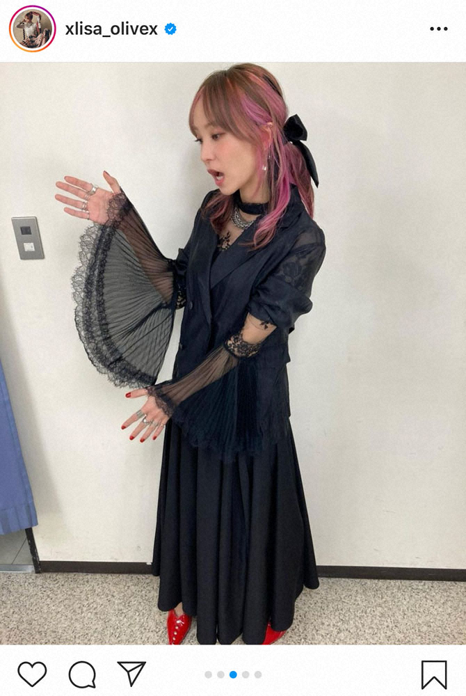 【画像・写真】LiSA　「背中止めてたやつばーんって取れて」　インスタで“衣装ハプニング写真”投稿