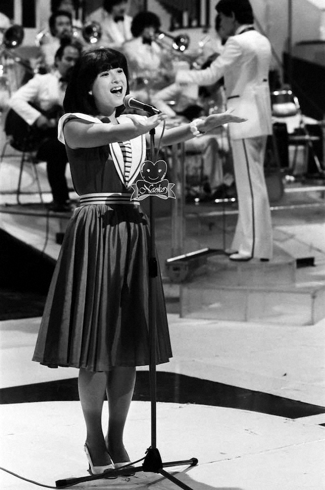 1981年、TBS「ザ・ベストテン」で「スマイル・フォー・ミー」を歌う河合奈保子