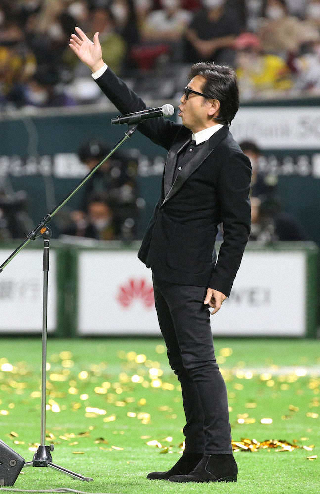 【画像・写真】芸能界の鷹党も歓喜！フミヤ、サプライズ熱唱「圧倒的な強さ」　華大、上戸彩もバンザイ！