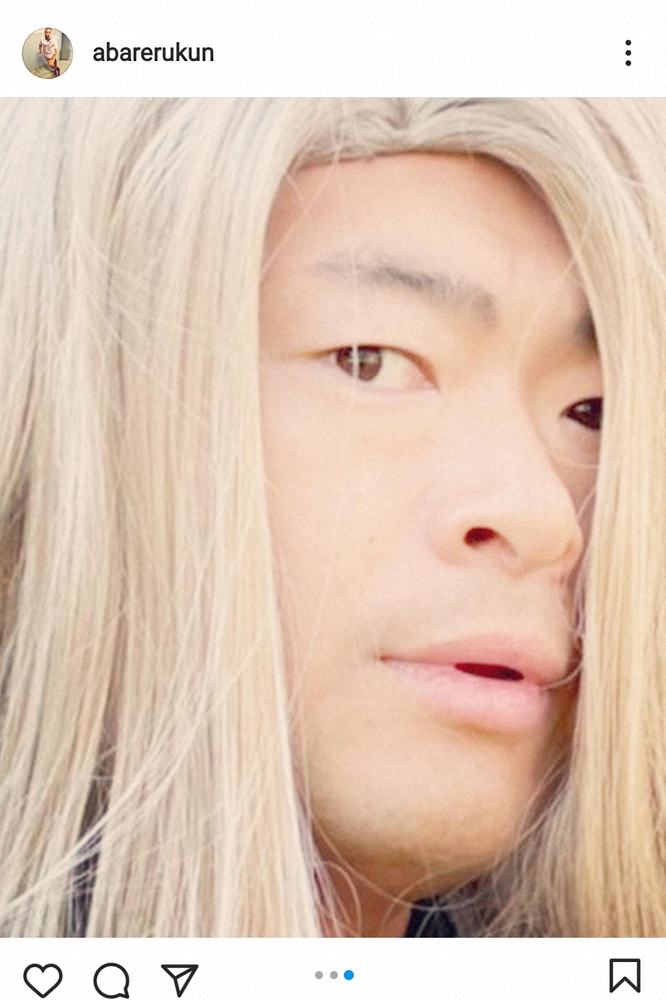 【画像・写真】あばれる君「近付いても…いいかな…？」　ブロンドのロングヘアに反響「爆笑」「新種のアマビエ！？」