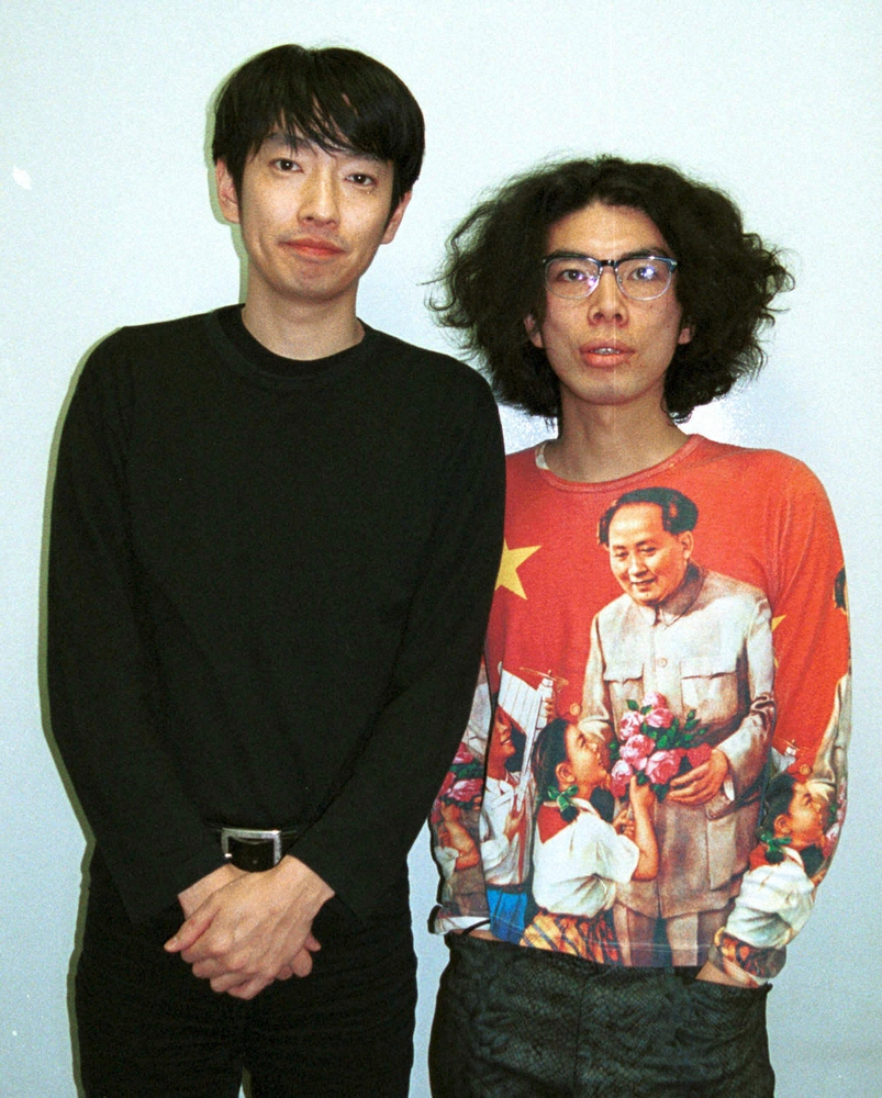 お笑いコンビ「ラーメンズ」の小林賢太郎（左）と片桐仁