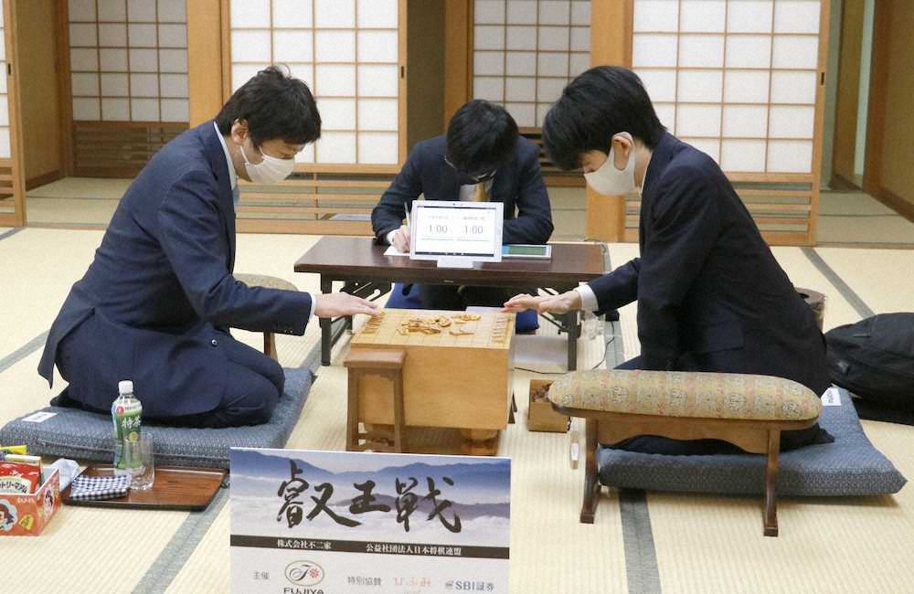 【画像・写真】藤井聡太2冠と杉本昌隆八段の3度目の師弟対決始まる　過去は藤井2冠が2勝