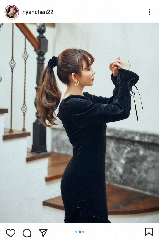 【画像・写真】小嶋陽菜　ポニテ＆ドレス姿にファン興奮　「美人最強こじはる」「美女と野獣のベルかと」