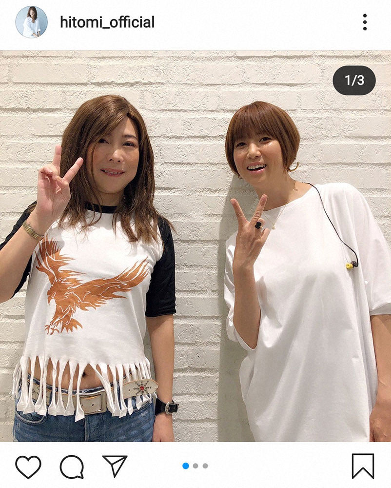【画像・写真】全然違うよ！hitomi“ニセhitomi”とピースサインでコラボ　ファン「久しぶりの歌声サイコー」