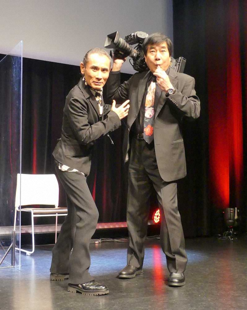 自身が企画するトークイベント第3回「鶴やしき」を開催した片岡鶴太郎（左）と村西とおる監督