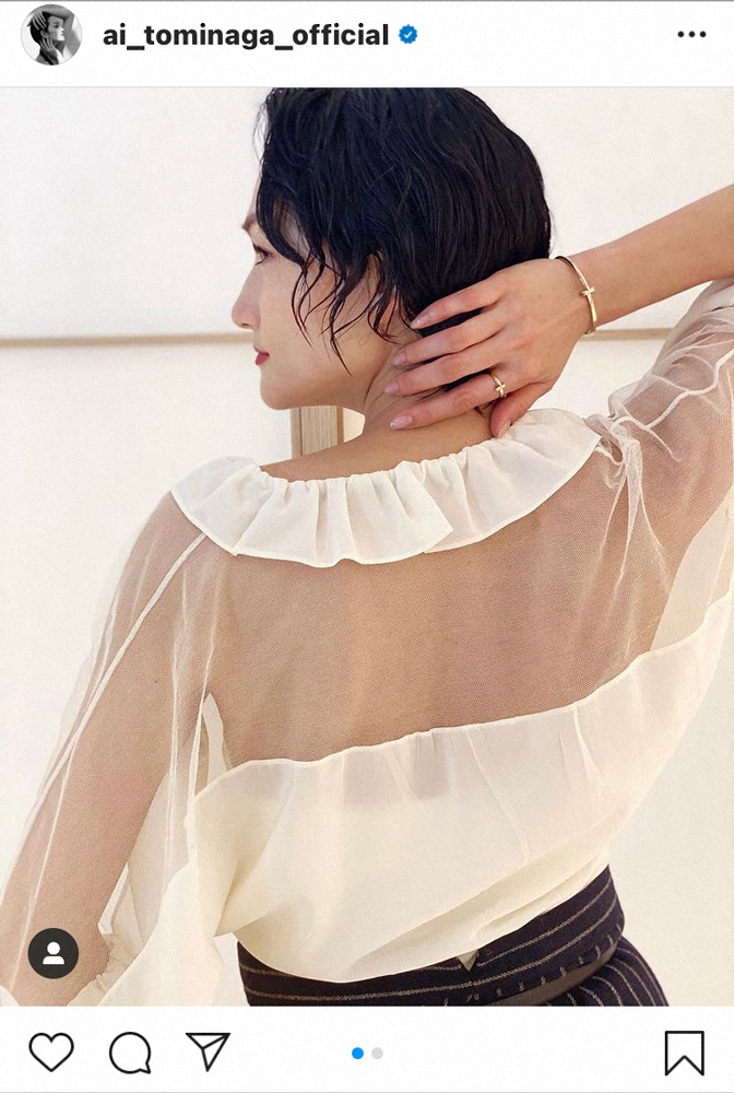 【画像・写真】冨永愛、シースルーのお気に入りトップスを披露　ファン「上品な透け感」「背中が美しい」