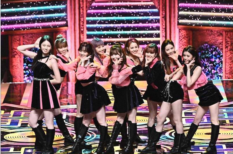 【画像・写真】NiziU　レコ大特別賞　9人で元気にパフォーマンス