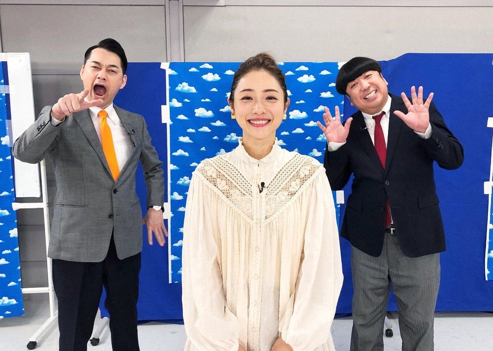 バナナマンがMCを務める4日放送「YOUは何しに日本へ？」にゲスト出演する石原さとみ（中央）（C）テレビ東京