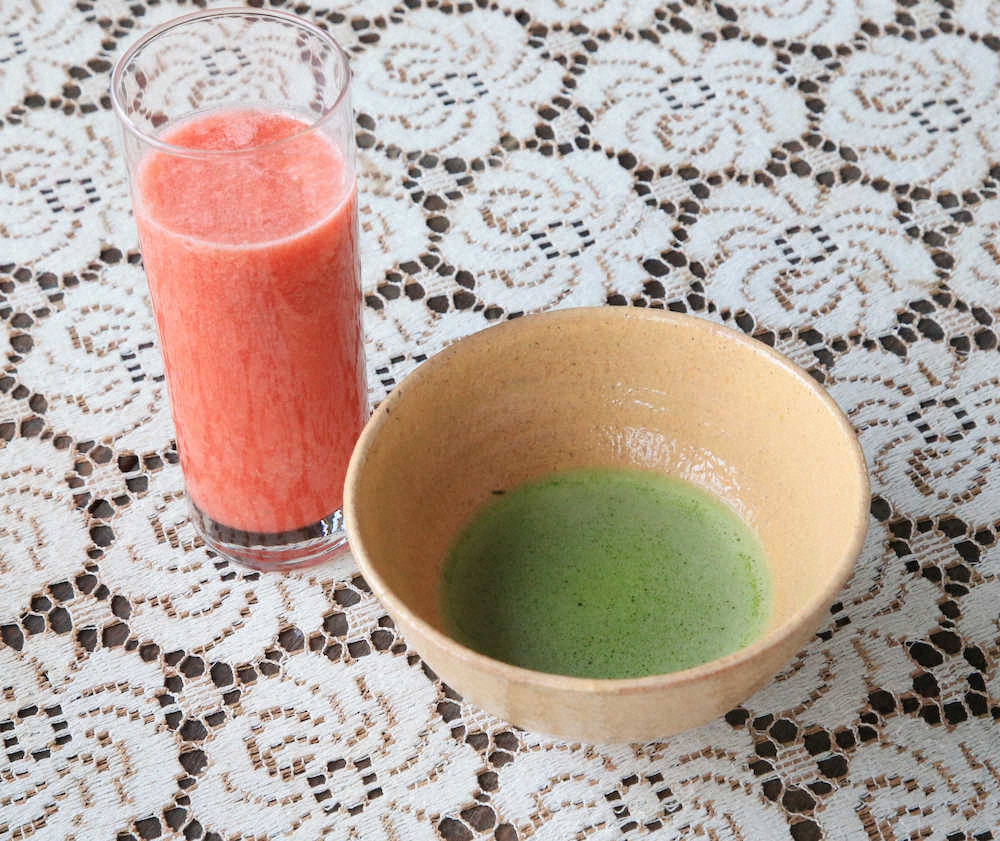 【画像・写真】王将戦第1局第第2日　渡辺王将＆永瀬王座、午後のおやつもフレッシュジュースを注文