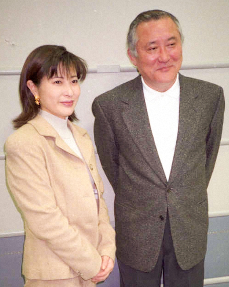 TBSドラマ「天までとどけ」で夫婦役だった岡江久美子さんと綿引勝彦さん