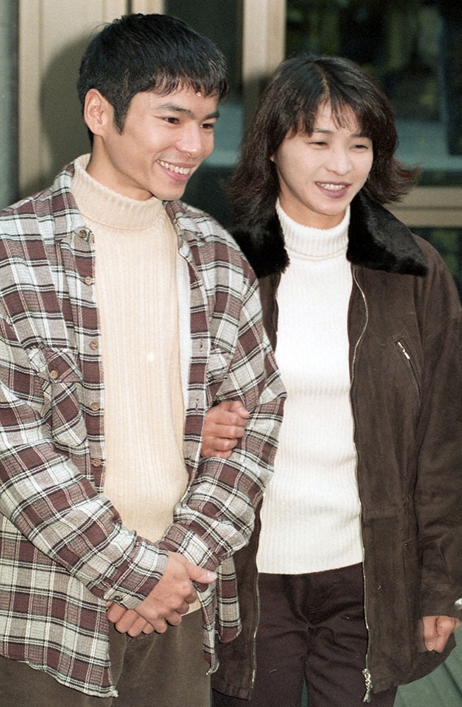 1995年11月 結婚を発表した Take2 深沢邦之と田中美佐子 スポニチ Sponichi Annex 芸能