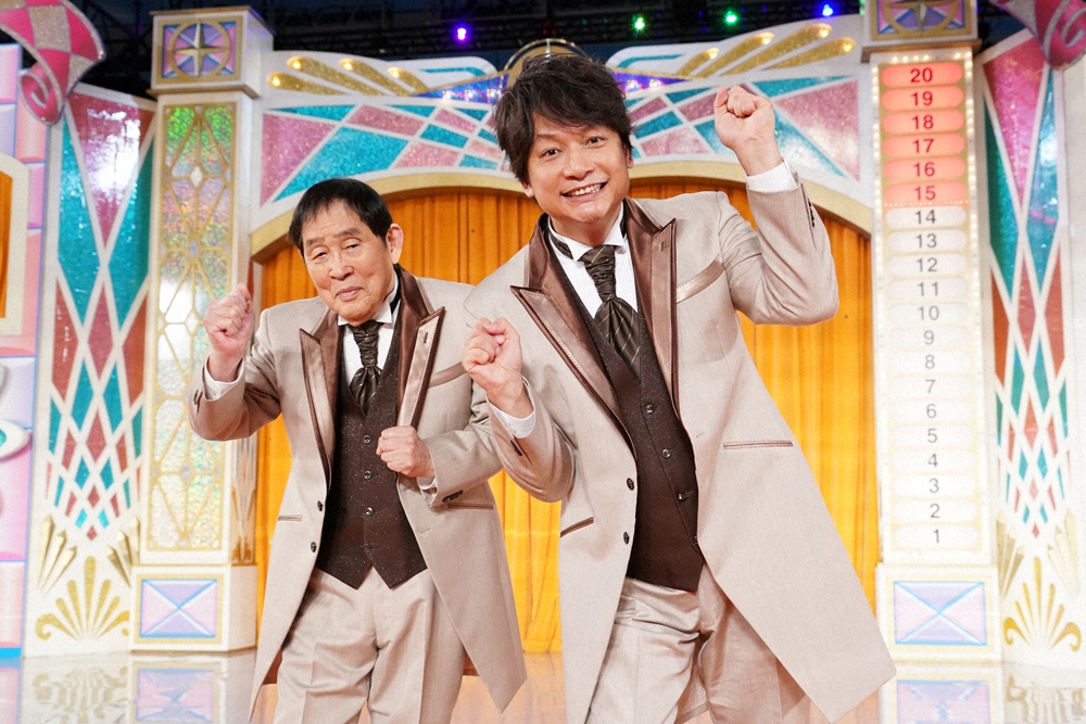 番組を盛り上げる司会の萩本欽一（左）と香取慎吾（C）日本テレビ