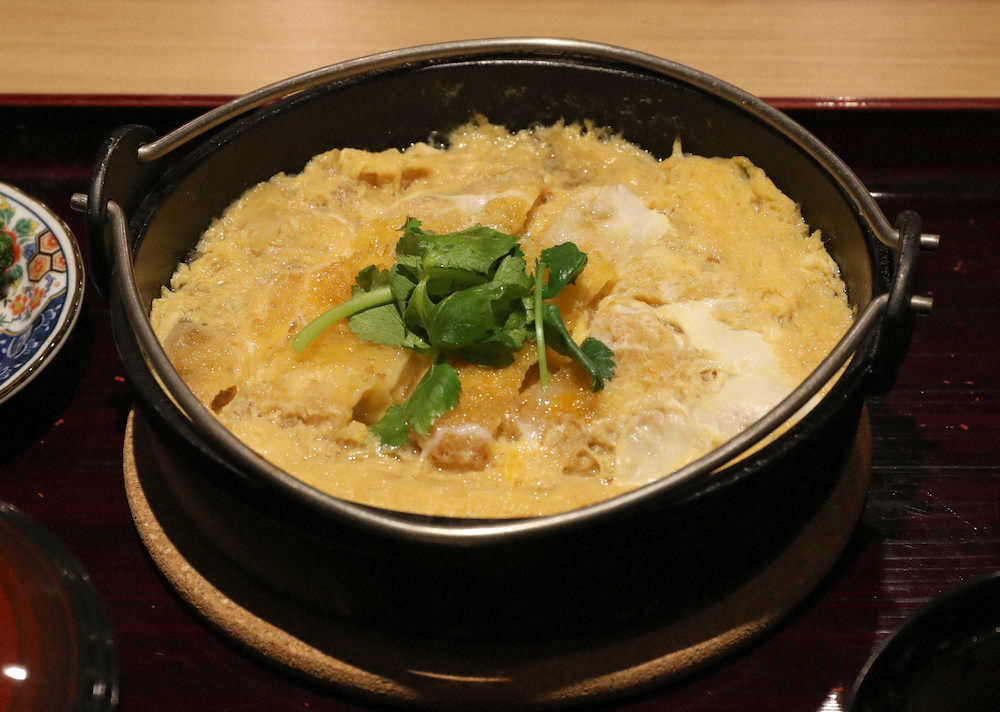 【画像・写真】王将戦第2局2日目昼食　渡辺王将は“勝ちメシ”かつ煮、永瀬王座はステーキ定食をオーダー
